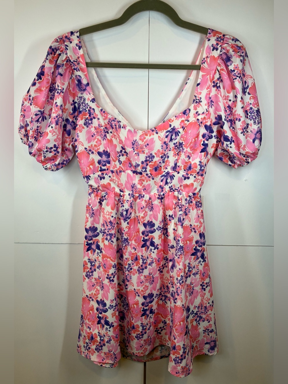 2Bella NWT Floral Puff Sleeve Open Back Tie Mini Dress Pink Purple Medium